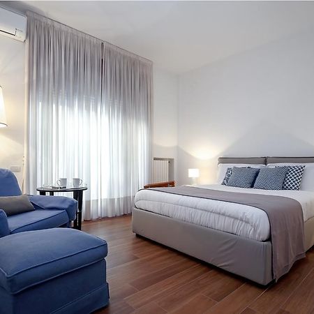 Starhost - Golden Apartments Salerno Bagian luar foto