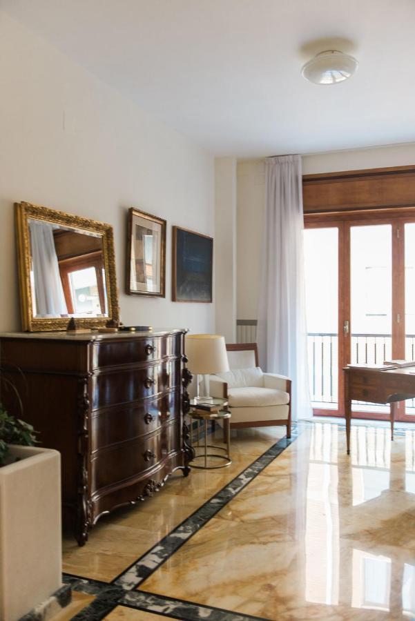 Starhost - Golden Apartments Salerno Bagian luar foto