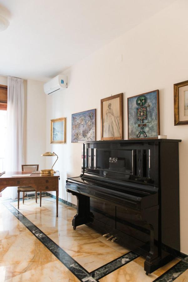 Starhost - Golden Apartments Salerno Bagian luar foto