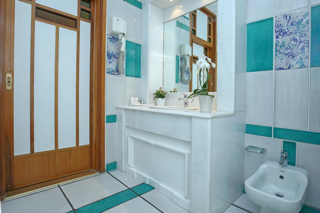 Starhost - Golden Apartments Salerno Bagian luar foto