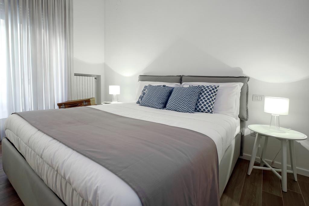 Starhost - Golden Apartments Salerno Bagian luar foto