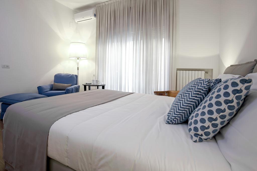 Starhost - Golden Apartments Salerno Bagian luar foto