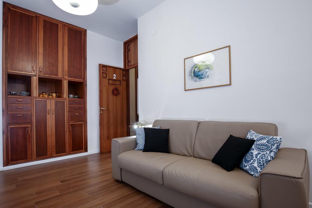Starhost - Golden Apartments Salerno Bagian luar foto