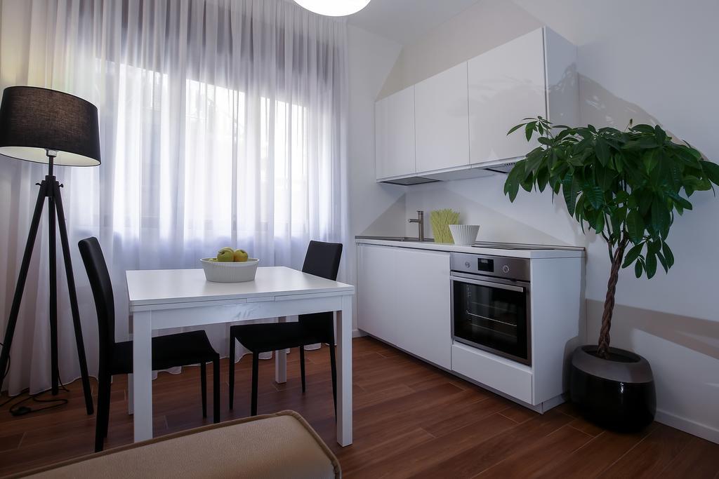 Starhost - Golden Apartments Salerno Bagian luar foto