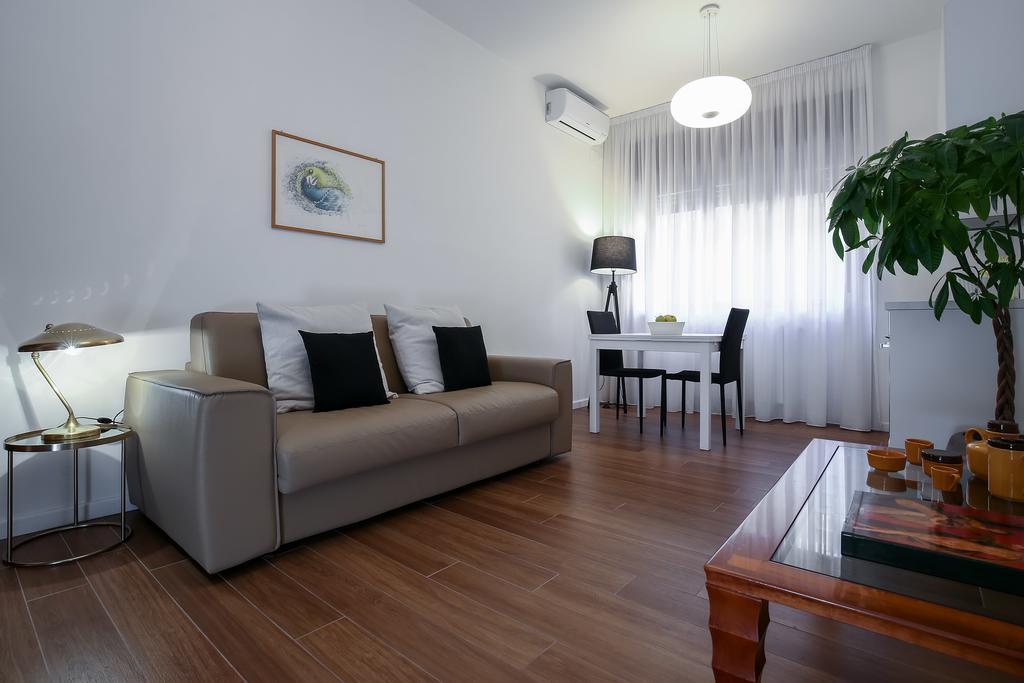 Starhost - Golden Apartments Salerno Bagian luar foto