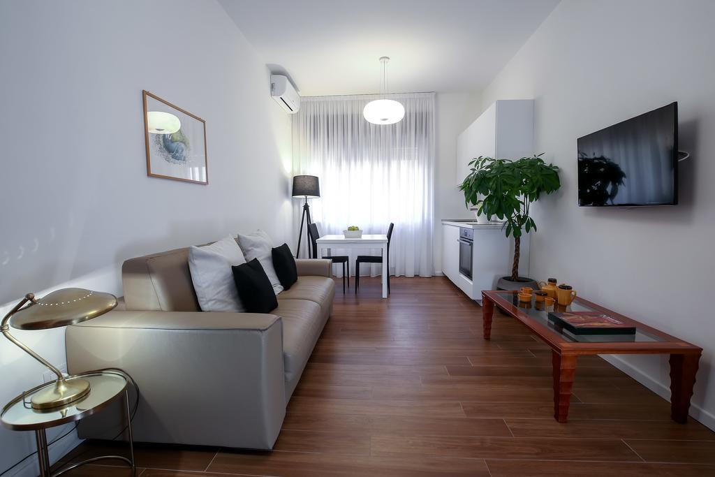 Starhost - Golden Apartments Salerno Bagian luar foto